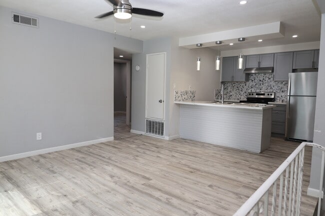 Building Photo - 1708 6th St