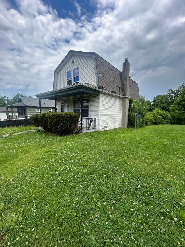 Photo - 5230 Thrush Ave