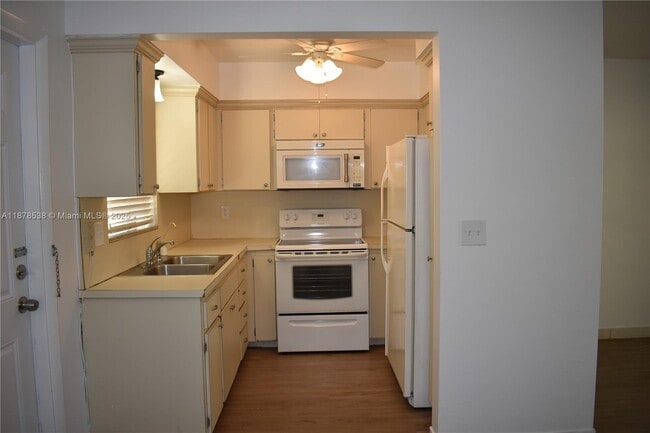 Photo - 5400 Hollywood Blvd Unit 4