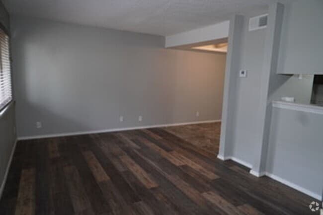 Building Photo - Wonderful 1-bedroom, 1.5-bath loft style c...