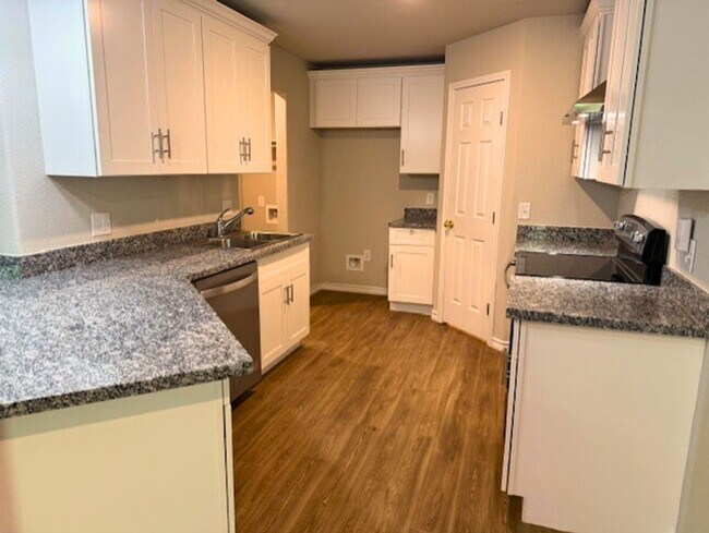 Photo - 2410 Westcliff Rd Unidad 2410 B