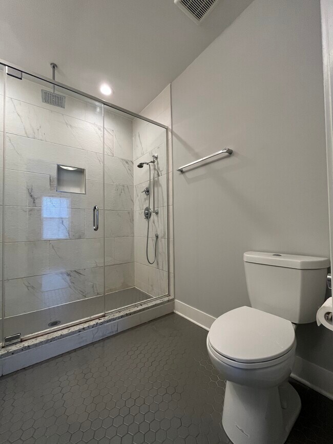 Photo - 1752 W Summerdale Ave Unit 2