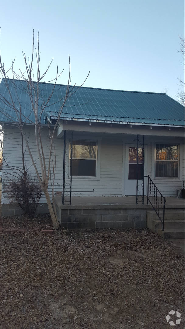 Building Photo - $650 - 2 bed 1 bath - Single Family Home