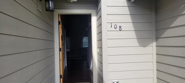 Photo - 108 SW Little Meadow Ln