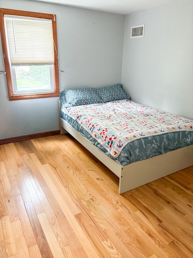 Photo - 11 Livingstone Ave