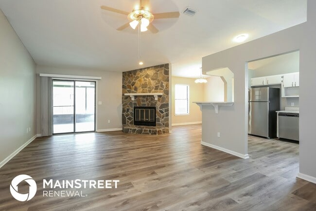 Photo - 1441 Kingfisher Ln N