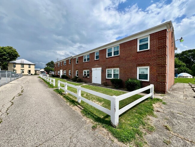 Building Photo - Charming, Stylish remodeled Trenton Apartment