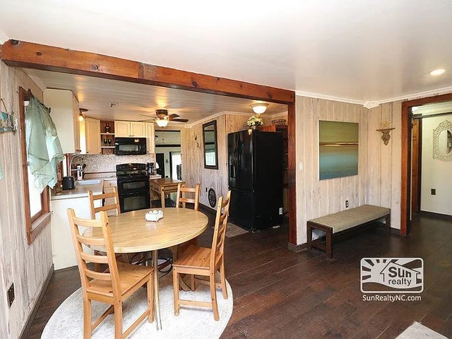 Photo - 115 W Mobile Rd