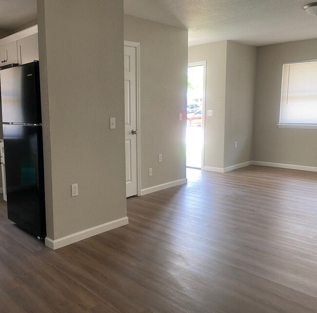 Photo - Creekside Apartments