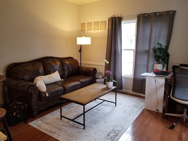 Sala de estar - 121 7th St Unidad 121