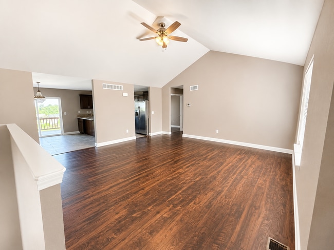 Photo - 187 Ridgeview Dr