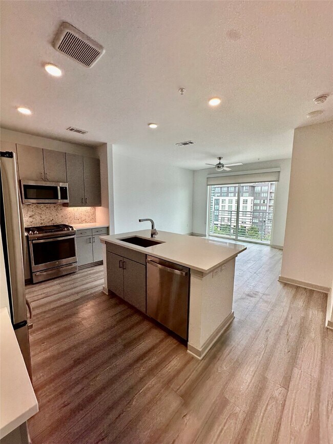 Building Photo - 3636 W Dallas St Unit 305 Rental