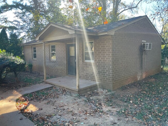 Photo - Renovated 3 bedroom 1 bathroom house