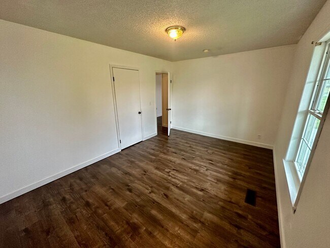 Photo - 908/910 Bagwell drive Unit 908 Bagwell drive