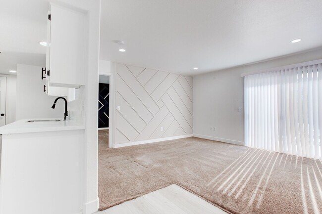 Photo - 5792 Ambassador Ave