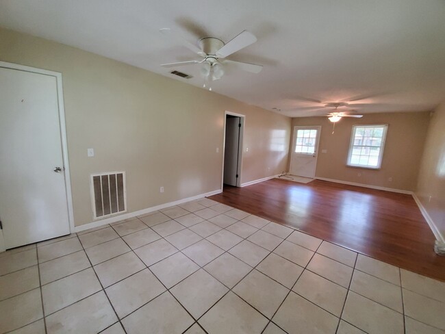 Photo - 105 Springdale Rd