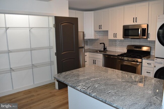 Building Photo - 3705 S George Mason Dr Unit 908S Rental