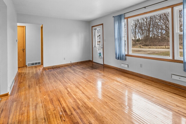 Photo - 124 Blaine Rd