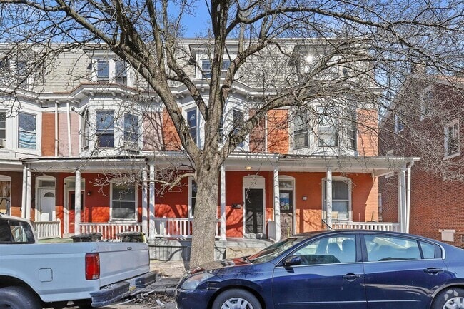 Building Photo - Spacious 5 Bedroom Home Located in Harrisburg