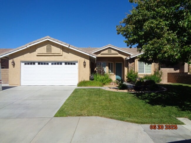 Building Photo - Gorgeous Custom One Story Offering 2185 sq... Rental