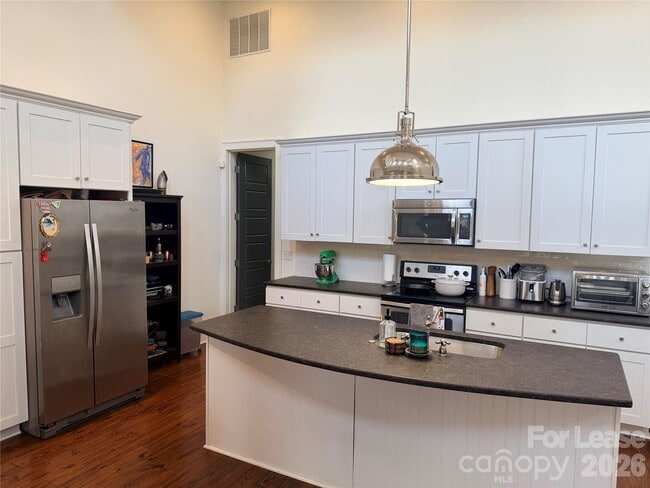 Photo - 113 N Main St Unidad F