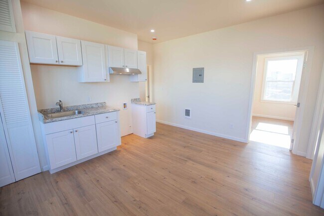 Photo - 497 Unit 302 Congdon St #B