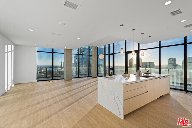 Photo - 675 Ninth Ave Unidad 2102