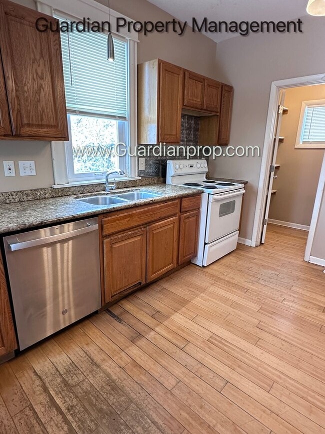 Photo - Spacious Two Bedroom Single Family Home, Hardwood Floors, W/D, Dishwasher