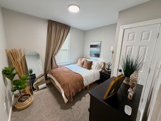 Photo - Fully Furnished And Updated 4 bedroom 2 ba...