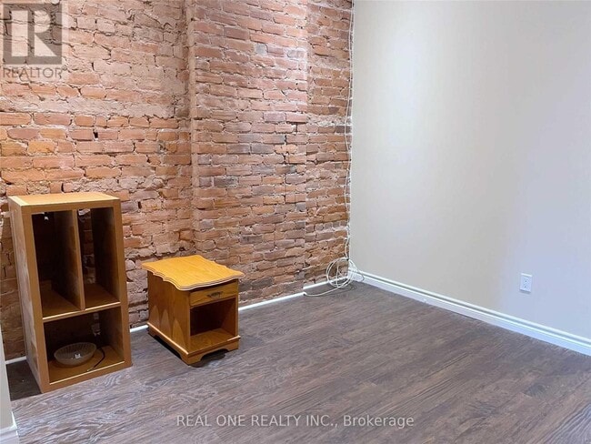 Photo - 173 King St E