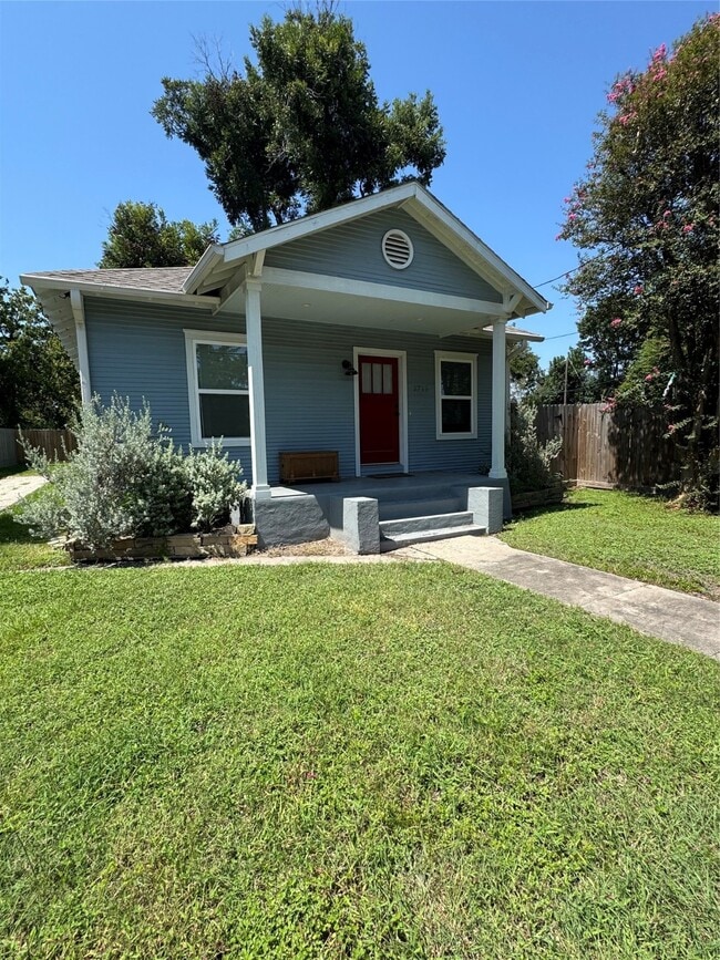 Photo - 2715 Cochran St