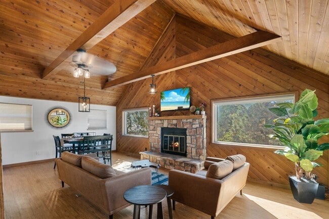 Building Photo - 570 2nd St