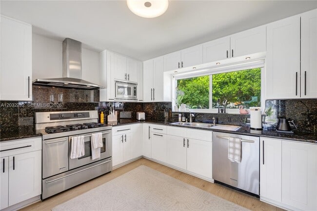 Photo - 930 Stillwater Dr