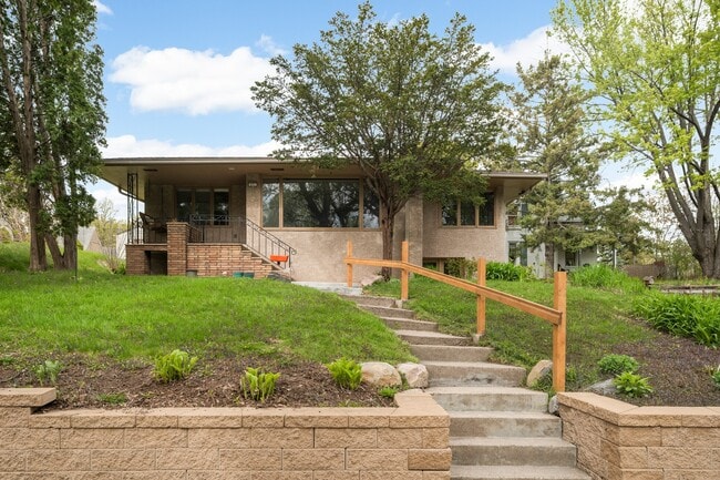Photo - 895 Humboldt Ave