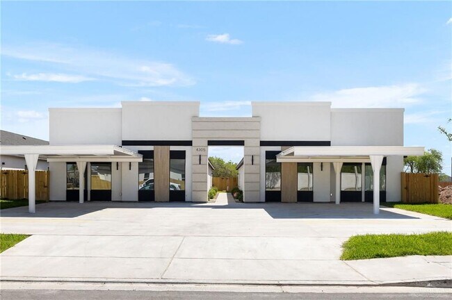 Building Photo - 18 N 43rd St Unit 135