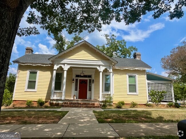 Building Photo - 306 N 6th St Rental