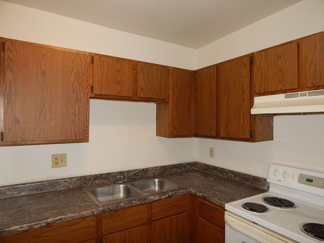 Building Photo - 2 Bedrooms - 1 Bathroom - Central AC