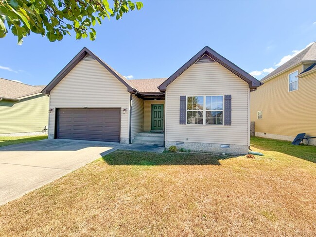 Building Photo - 3 Bedroom 2 Bathroom Home!