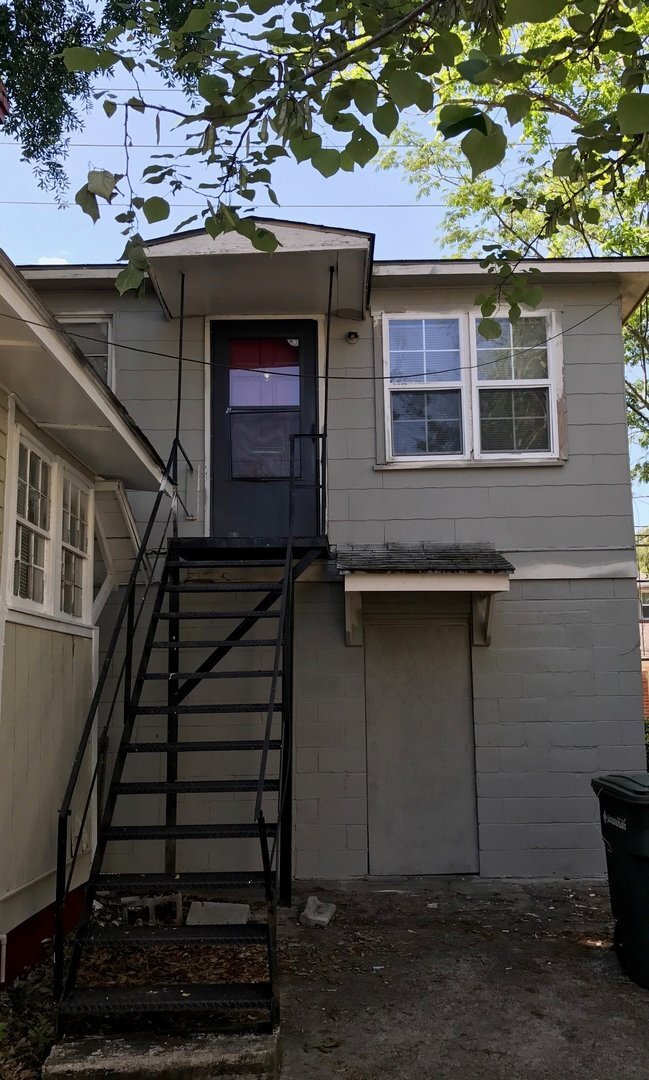 Building Photo - 1 Bedroom Apartment
