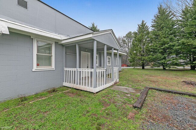 Photo - 2 br, 1 bath Triplex - 5121 Hamby Road 2