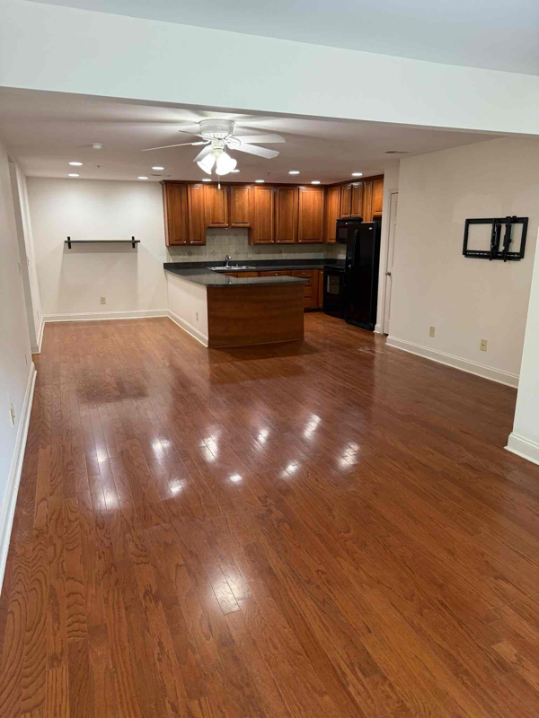 Photo - 203 Madison Ln S E