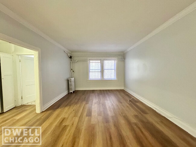 Building Photo - 2341 N Commonwealth Ave Unit 105