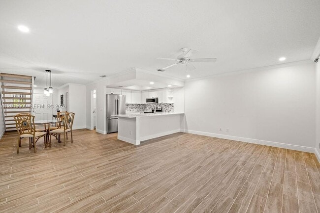 Building Photo - 4949 N Hwy A1A