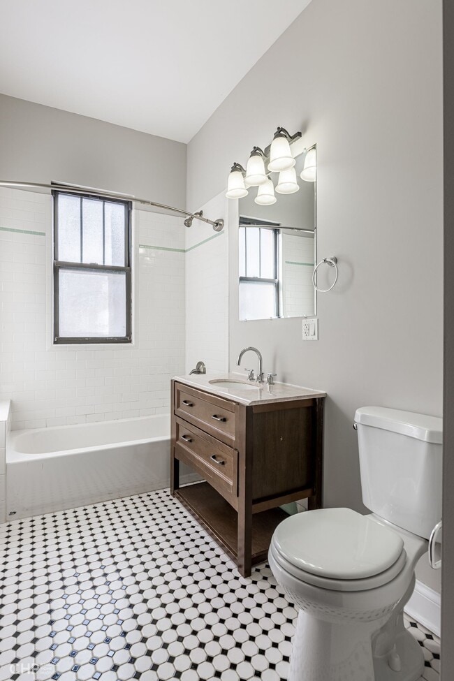 5800 N Kenmore - 5800 N Kenmore - 5800 Tier, 3 Bed, 2 Bath - Kenmore 5800 N