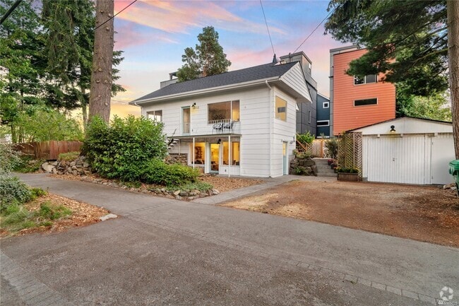 Building Photo - 1511 N 100th St Rental