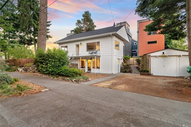 Photo - 1511 N 100th St House