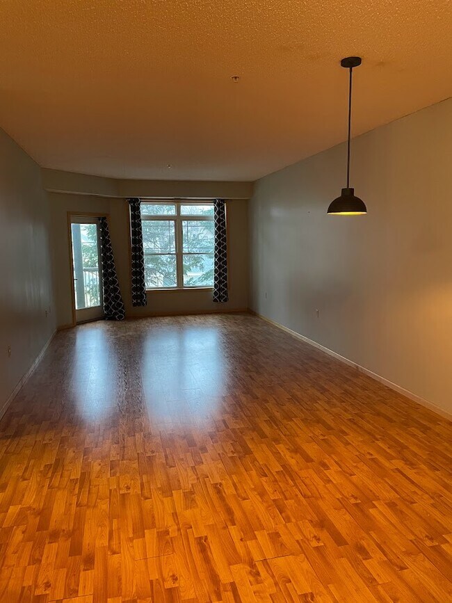 Dining / Living - 2530 E 34th St Unidad XXX