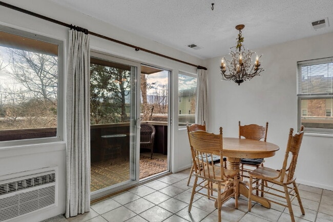 Photo - "Charming 2-Bed Oasis in Boulder with Spacious 862 Sq Ft Living!" Unidad 206