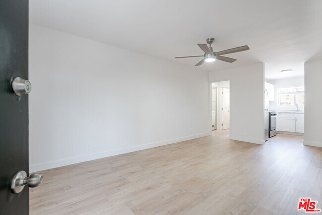 Photo - 845 S Kenmore Ave Unit 302