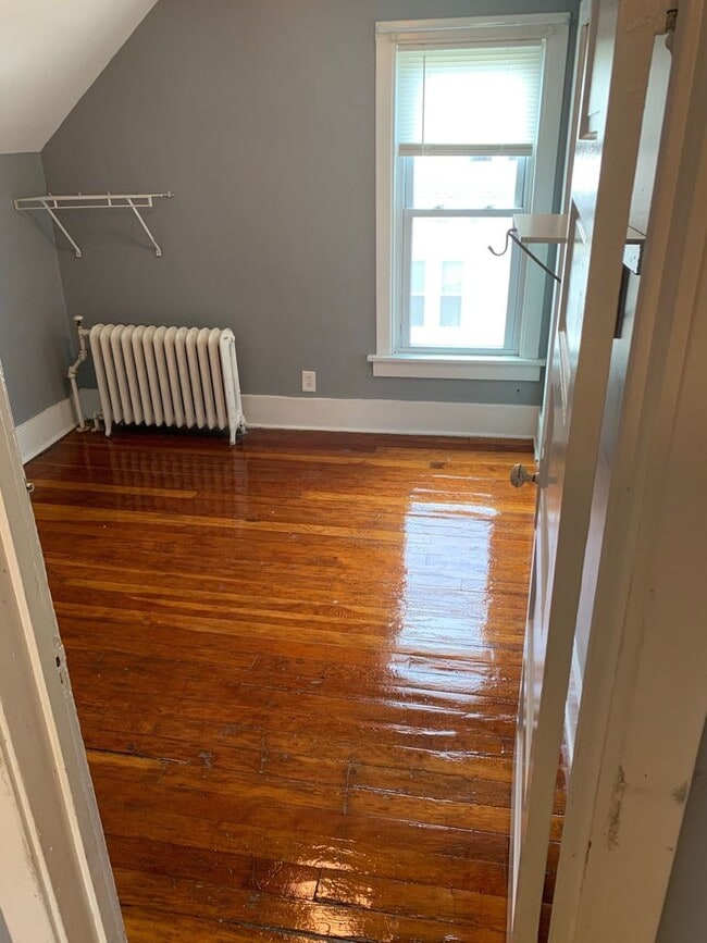 Building Photo - 1026 E Main St Rental